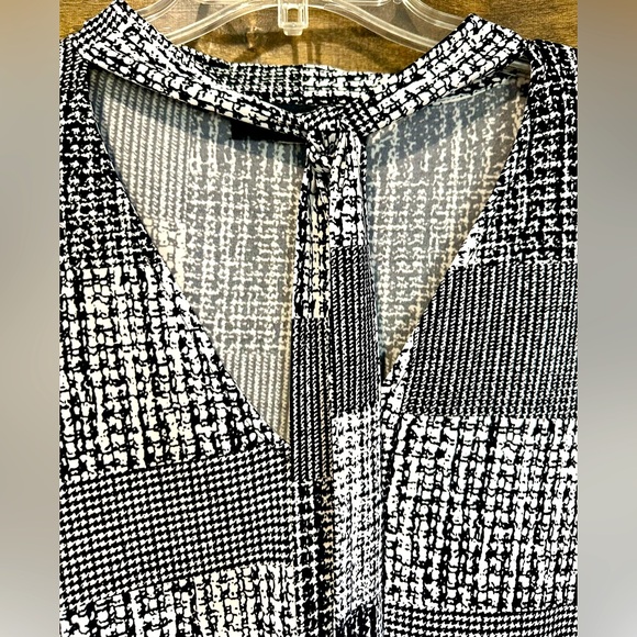 EUC Karl Lagerfeld Black & White Long Bell Sleeve Blouse - Picture 3 of 12